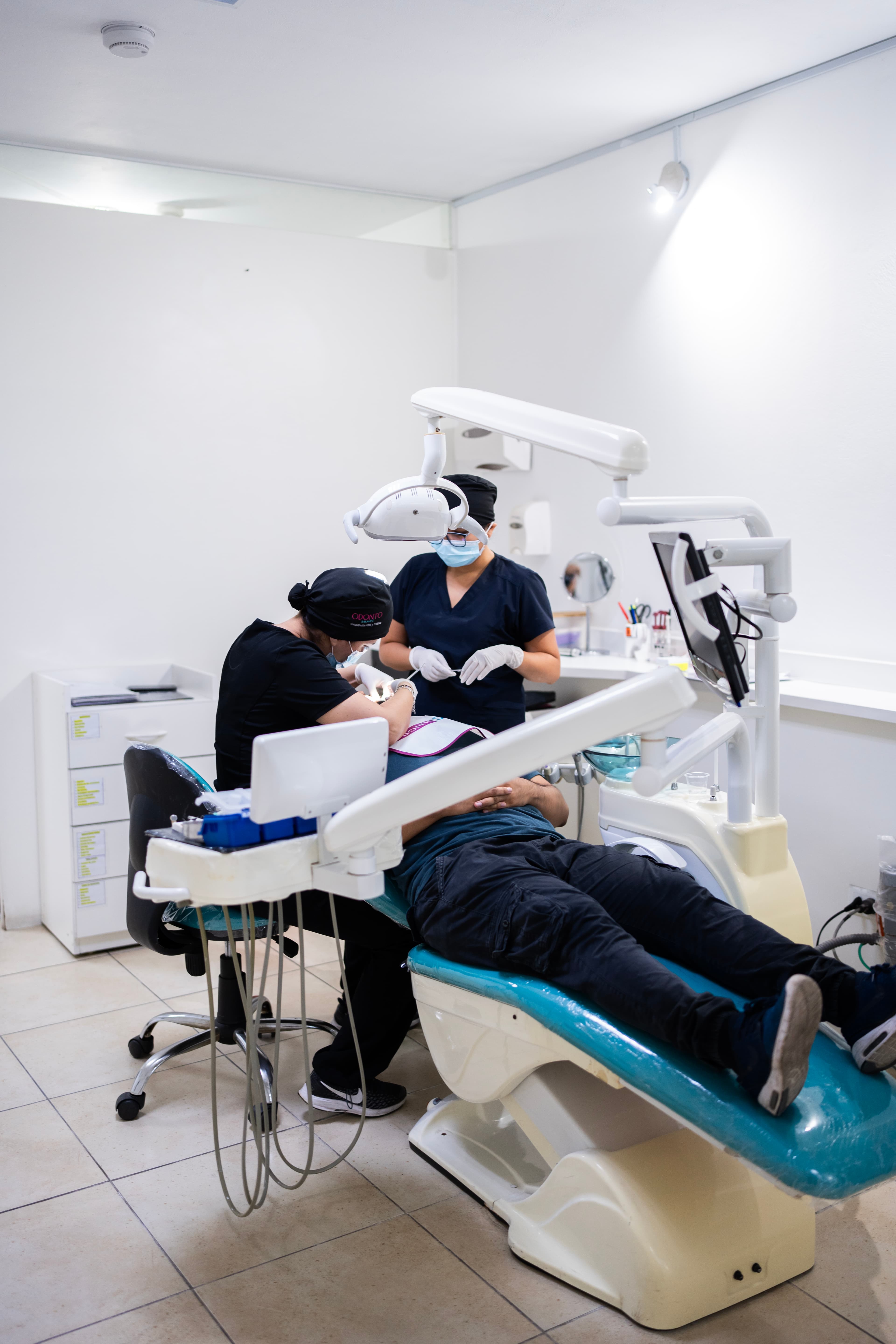 Tratamiento Blanqueamiento Led — Clínica Dental Odonto Smart Lima